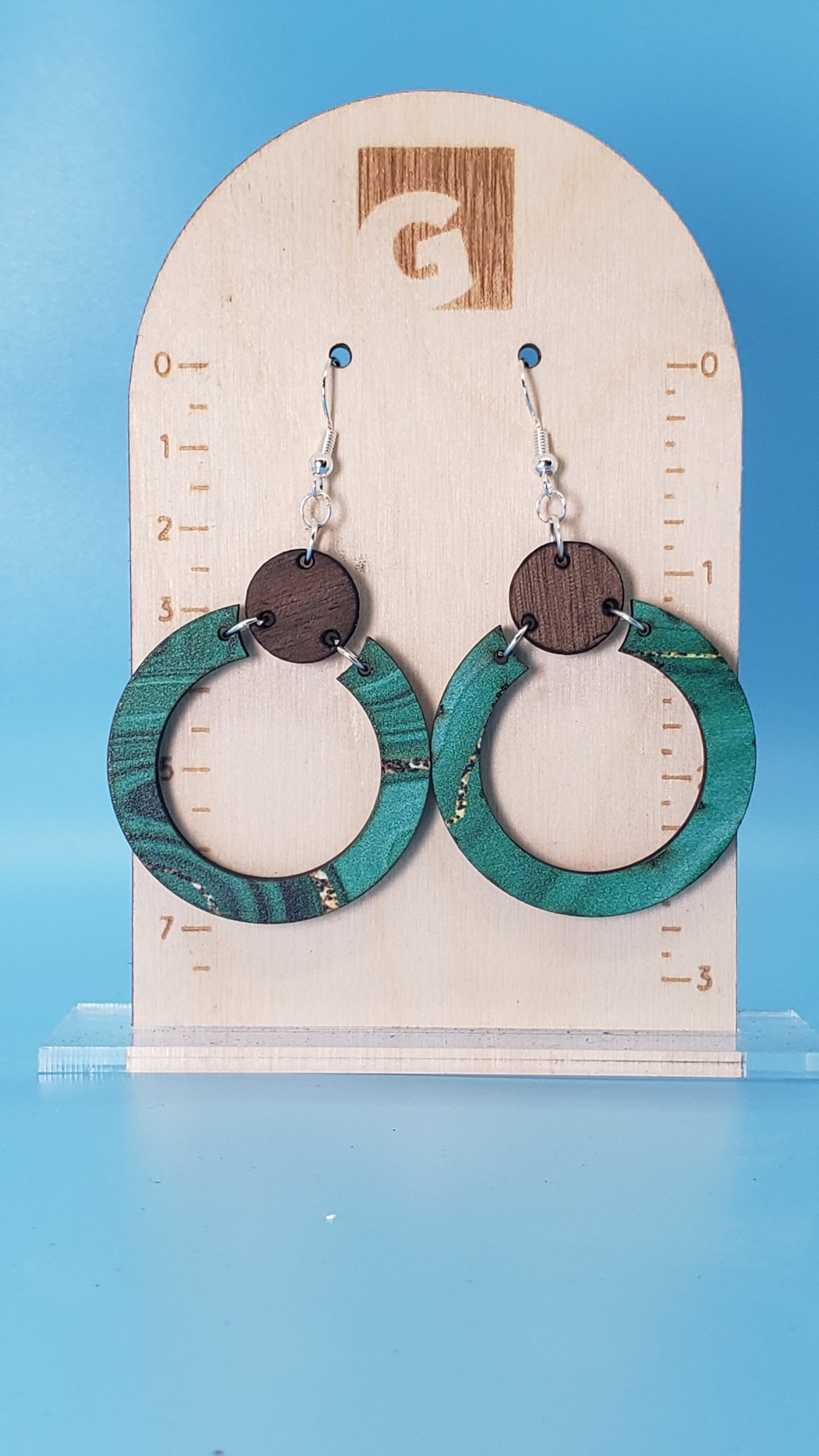 Green marble w Walnut